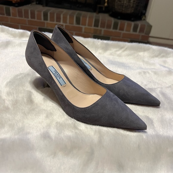 SOLD!!Sz 35.5 Prada Gray Suede Leather Pointy Toe Kitten Heels - Picture 3 of 15